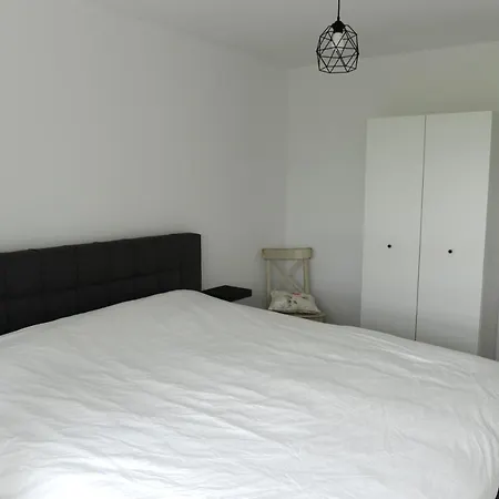 Robert Πανσιόν *