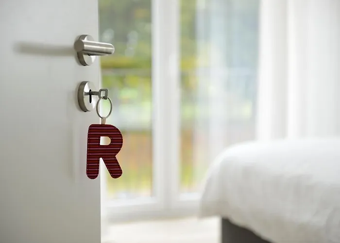 Robert Πανσιόν *