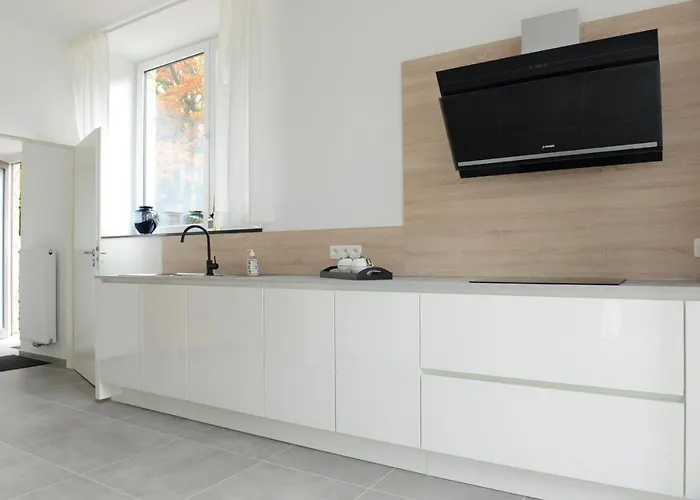 Robert Πανσιόν *